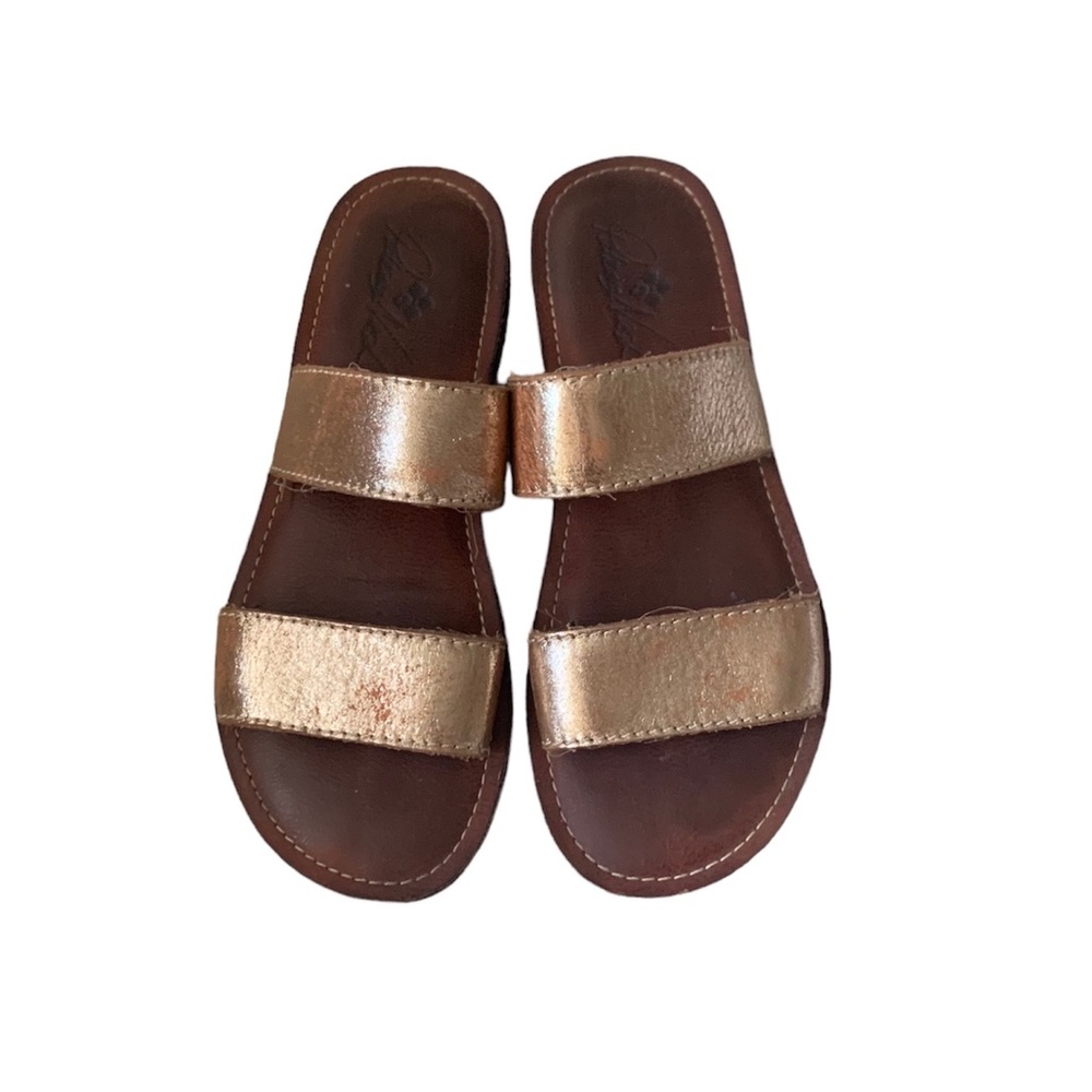 - Patricia Nash Flair flat sandals size 7.5